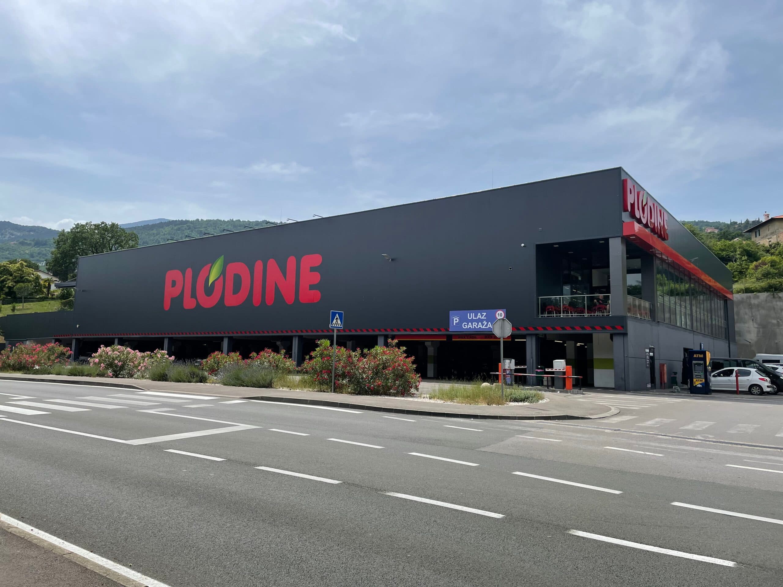 Exterior of the Plodine supermarket in Lovran