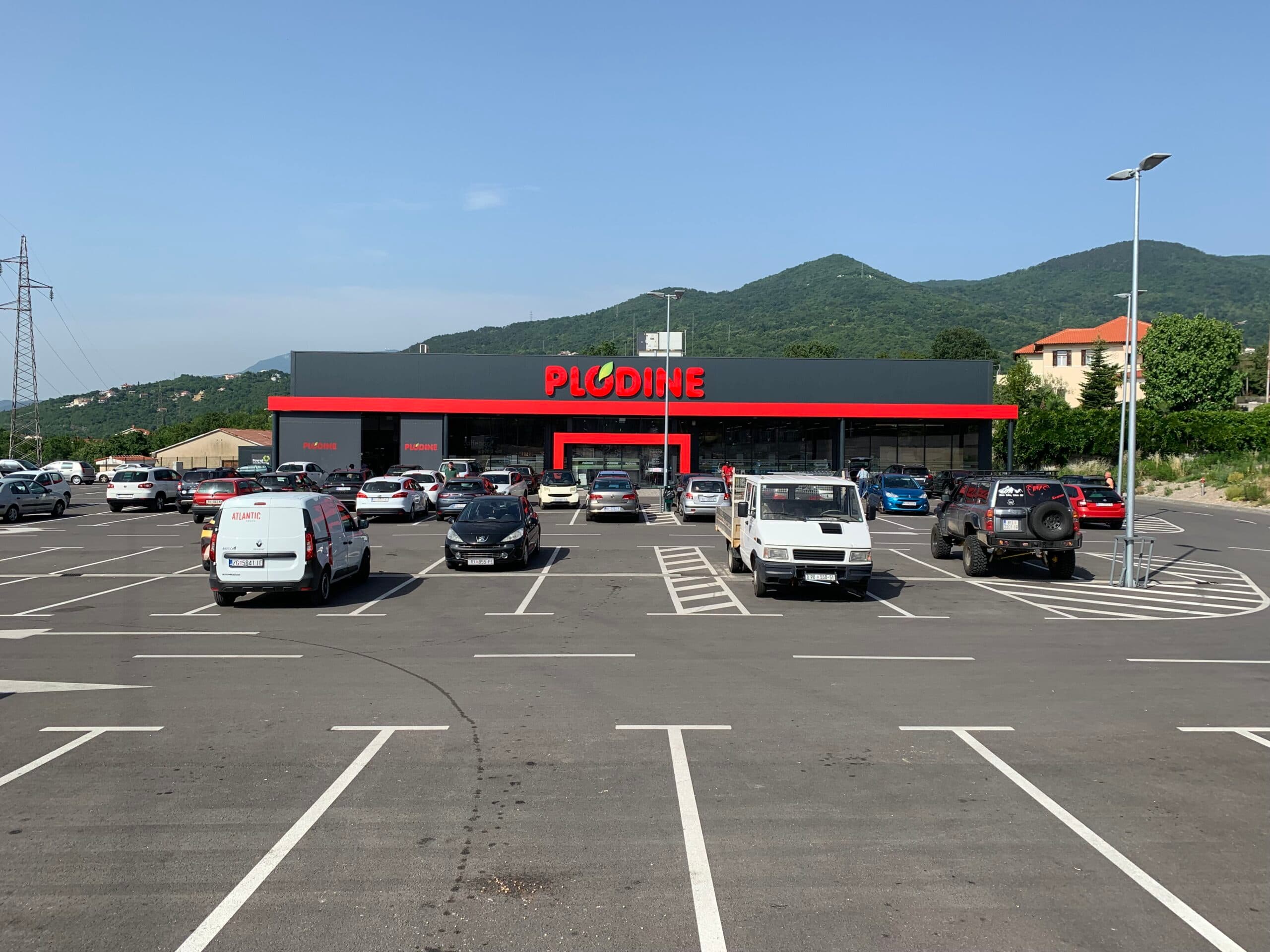 Exterior of the Plodine supermarket in Matulji
